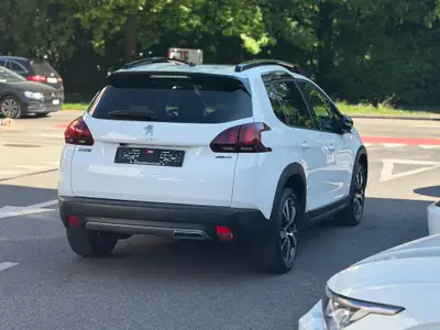 Peugeot 2008 1.2 PureTech GT Line — Citadin compact fiable, 35500 km seulement — Miniatura 7