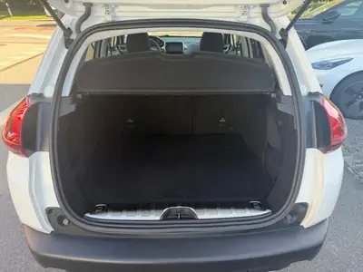Peugeot 2008 1.2 PureTech GT Line — Citadin compact fiable, 35500 km seulement — Miniatura 9