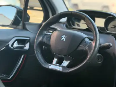 Peugeot 2008 1.2 PureTech GT Line — Citadin compact fiable, 35500 km seulement — Miniatura 13