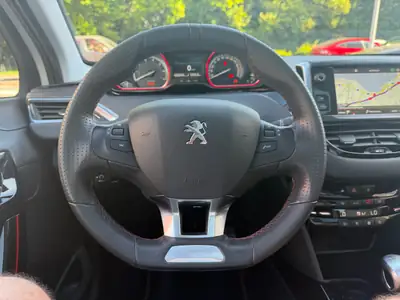 Peugeot 2008 1.2 PureTech GT Line — Citadin compact fiable, 35500 km seulement — Miniatura 14