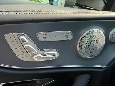 Mercedes-Benz E 200 Cabriolet 4Matic — Décapotable hybride luxe, seulement 7'300 km — Miniatura 8