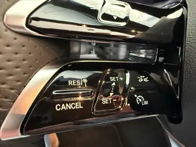 Mercedes-Benz E 200 Cabriolet 4Matic — Décapotable hybride luxe, seulement 7'300 km — Miniatura 11