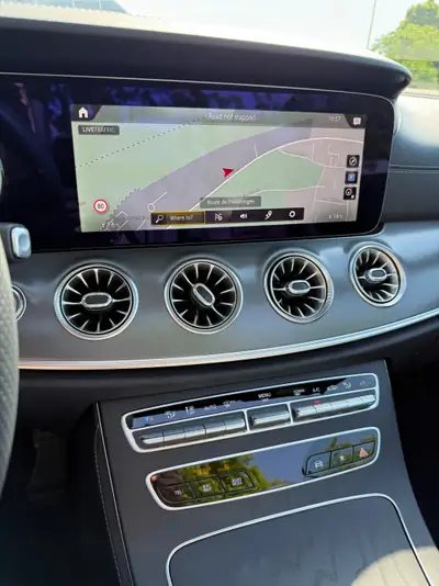 Mercedes-Benz E 200 Cabriolet 4Matic — Décapotable hybride luxe, seulement 7'300 km — Miniatura 10