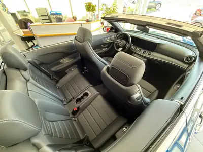 Mercedes-Benz E 200 Cabriolet 4Matic — Décapotable hybride luxe, seulement 7'300 km — Miniatura 16