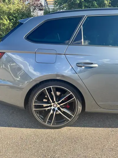 SEAT Leon 2.0 TSI 300 Cupra DSG — Berline sportive, transmission automatique, moteur 300 ch — dettaglio