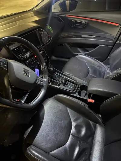 SEAT Leon 2.0 TSI 300 Cupra DSG — Berline sportive, transmission automatique, moteur 300 ch — Miniatura 7