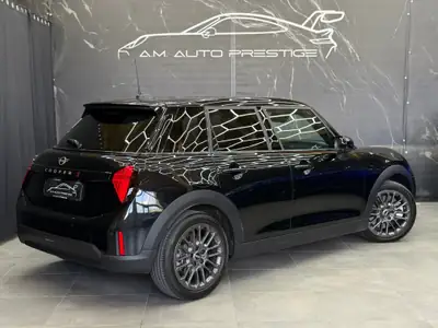MINI Cooper S DKG 5 portes — Sportive compacte premium, 8500 km seulement — interni