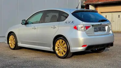 Subaru Impreza 2.5T WRX Swiss — Berline sportive intégrale, 230 ch et transmission manuelle — vista posteriore