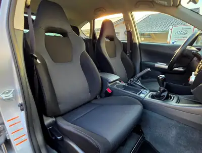 Subaru Impreza 2.5T WRX Swiss — Berline sportive intégrale, 230 ch et transmission manuelle — Miniatura 13