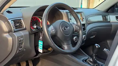 Subaru Impreza 2.5T WRX Swiss — Berline sportive intégrale, 230 ch et transmission manuelle — Miniatura 17