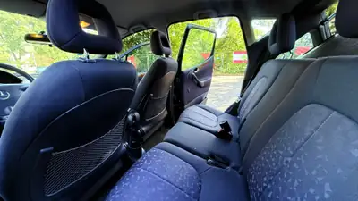 Mercedes-Benz A 160 Classic — Berline compacte automatique, entretien simplifié — Miniature 8