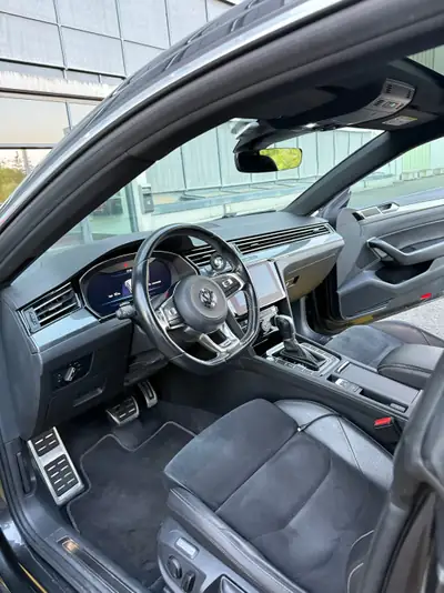 Volkswagen Arteon 2.0 TSI R-Line DSG — Berline élégante, full options, sans accident — interni