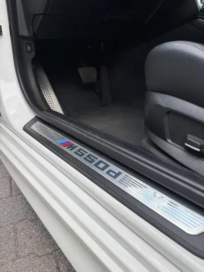 BMW M550d xDrive — Berline sportive diesel, 381 ch et traction intégrale — Miniatura 9