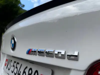 BMW M550d xDrive — Berline sportive diesel, 381 ch et traction intégrale — Miniatura 8