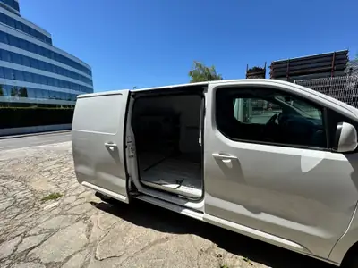 Citroën Jumpy 2.0 BlueHDi 120 — Utilitaire fiable, 166'000 km, garantie 2 ans — Heckansicht