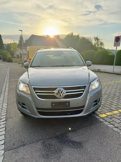 VW Tiguan 2.0 TSI Sport&Style — SUV dynamique, transmission manuelle, 4x4 intégral — vue extérieure