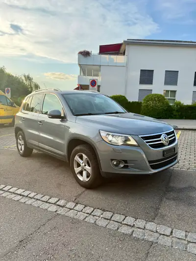VW Tiguan 2.0 TSI Sport&Style — SUV dynamique, transmission manuelle, 4x4 intégral — côté