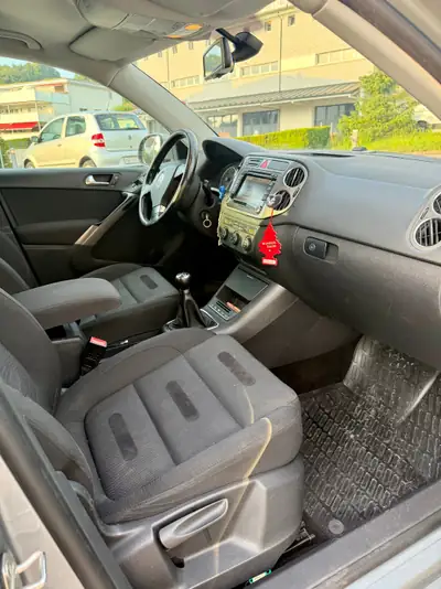 VW Tiguan 2.0 TSI Sport&Style — SUV dynamique, transmission manuelle, 4x4 intégral — Miniature 8
