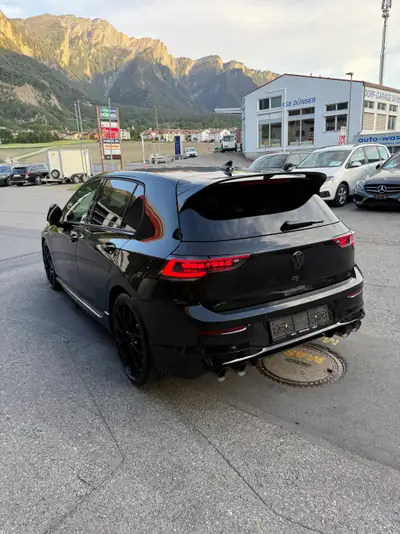 VW Golf 2.0 TSI R Black Edition — 333 ch, 4Motion, Équipement complet — vista posteriore