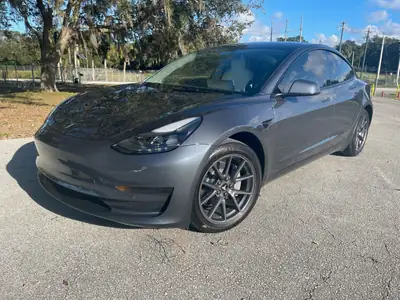 Tesla Model 3 Long Range Dual Motor — Berline électrique haute performance, 73'000 km — vue extérieure