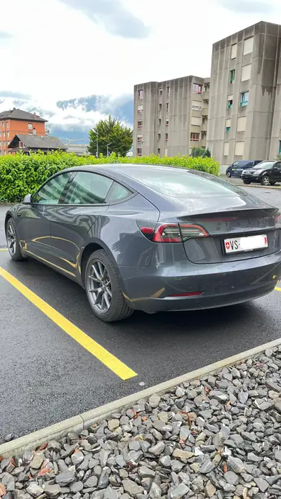 Tesla Model 3 Long Range Dual Motor — Berline électrique haute performance, 73'000 km — côté
