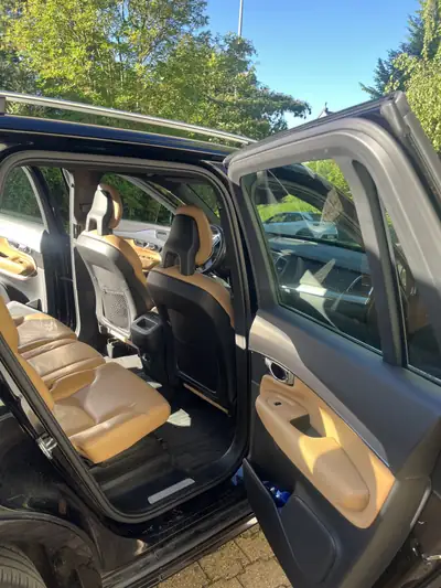 Volvo XC90 2.0 D5 Momentum 7 places — SUV premium diesel, 180'000 km, sans sinistre — Thumbnail 9