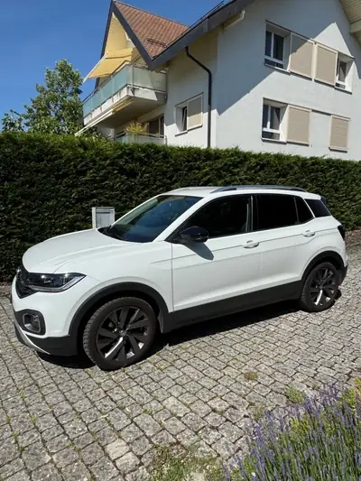 VW T-Cross 1.0 TSI 115 — SUV compact polyvalent, 66'000 km seulement — Heckansicht