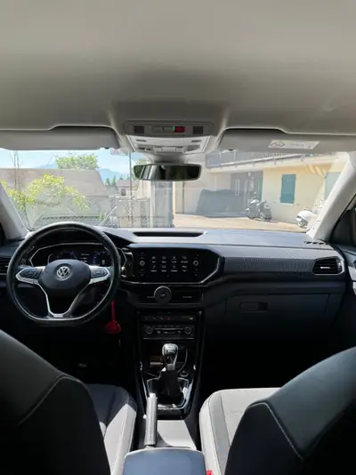 VW T-Cross 1.0 TSI 115 — SUV compact polyvalent, 66'000 km seulement — Innenraum