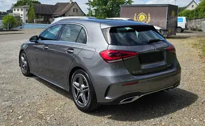 Mercedes-Benz Classe A 220 AMG Line 4MATIC — Berline compacte premium, 98000 km seulement — fianco