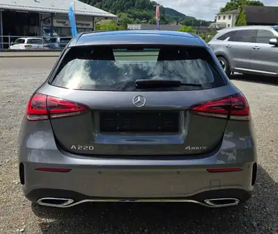 Mercedes-Benz Classe A 220 AMG Line 4MATIC — Berline compacte premium, 98000 km seulement — vista posteriore