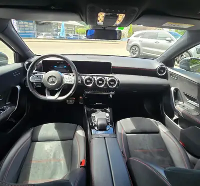 Mercedes-Benz Classe A 220 AMG Line 4MATIC — Berline compacte premium, 98000 km seulement — dettaglio