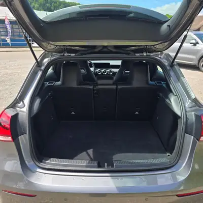 Mercedes-Benz Classe A 220 AMG Line 4MATIC — Berline compacte premium, 98000 km seulement — interni