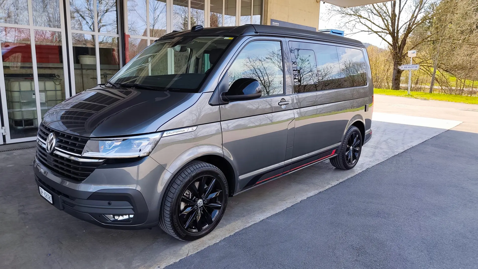 VW T6.1 California 3000 — Camping-car premium diesel 204 PS, kilométrage réduit — vista esterna
