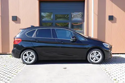 BMW 218d Active Tourer xDrive — Monospace diesel efficace, kilométrage réduit, équipements premium — intérieur
