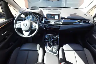 BMW 218d Active Tourer xDrive — Monospace diesel efficace, kilométrage réduit, équipements premium — Miniature 11