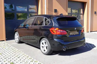 BMW 218d Active Tourer xDrive — Monospace diesel efficace, kilométrage réduit, équipements premium — Miniature 10