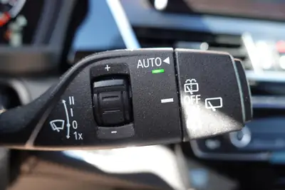BMW 218d Active Tourer xDrive — Monospace diesel efficace, kilométrage réduit, équipements premium — Miniature 15