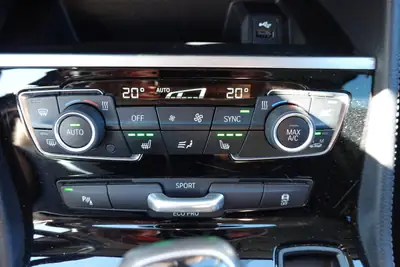BMW 218d Active Tourer xDrive — Monospace diesel efficace, kilométrage réduit, équipements premium — Miniature 20