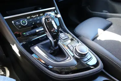 BMW 218d Active Tourer xDrive — Monospace diesel efficace, kilométrage réduit, équipements premium — Miniature 22
