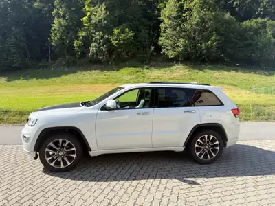 Jeep Grand Cherokee 3.0 CRD 250 Overland — SUV premium diesel, toit panoramique, équipements haut de gamme — côté