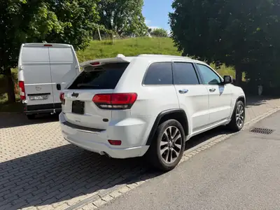 Jeep Grand Cherokee 3.0 CRD 250 Overland — SUV premium diesel, toit panoramique, équipements haut de gamme — intérieur
