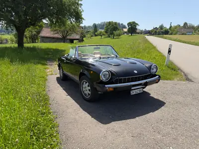 FIAT 124 Spider Europa Pininfarina 1985 — Cabriolet de légende, moteur 2.0L essence — Außenansicht
