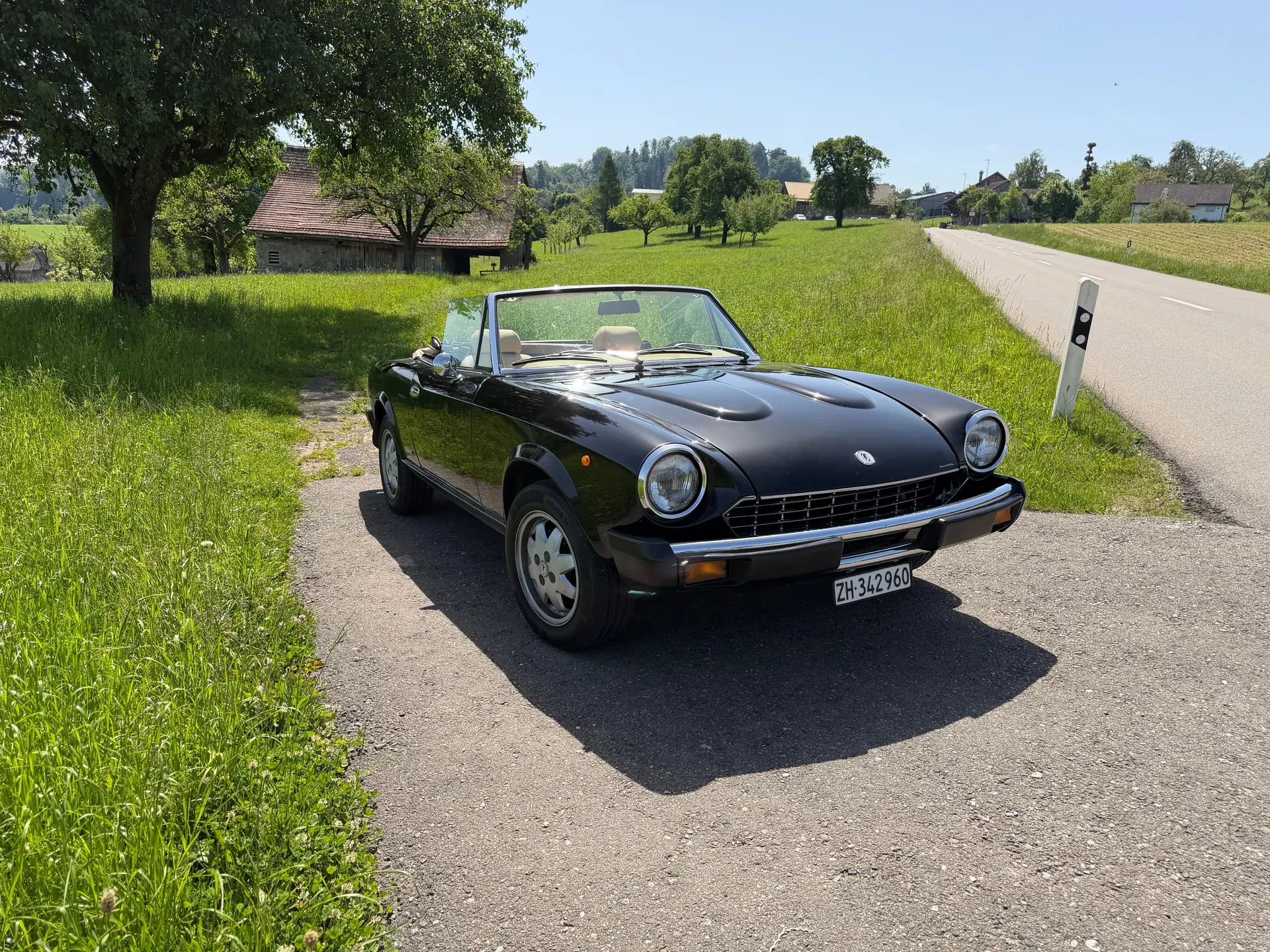 FIAT 124 Spider Europa Pininfarina 1985 — Cabriolet de légende, moteur 2.0L essence — Außenansicht