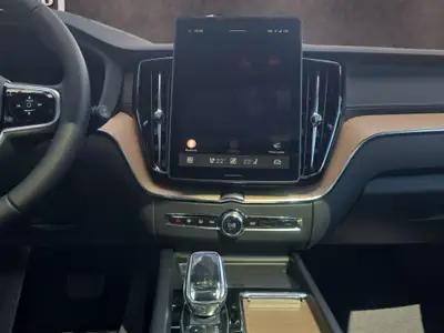 Volvo XC60 T6 TE Ultra Dark eAWD — SUV hybride rechargeable, 10 km seulement — Miniatur 18