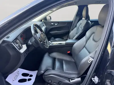Volvo XC60 B4 Diesel Mild Hybrid AWD — SUV premium robuste, traction intégrale, moteur efficace — Armaturenbrett