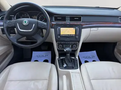Skoda Superb Combi 1.8 TSI Elegance — Break spacieux, motorisation dynamique, impeccable — Heckansicht