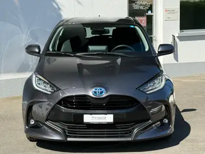 Toyota Yaris 1.5 Premium e-CVT — Hybride économe, premier propriétaire suisse — cruscotto