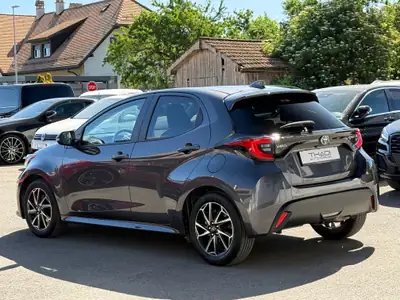 Toyota Yaris 1.5 Premium e-CVT — Hybride économe, premier propriétaire suisse — Miniatura 9
