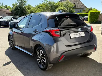 Toyota Yaris 1.5 Premium e-CVT — Hybride économe, premier propriétaire suisse — Miniatura 11