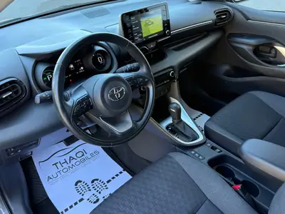 Toyota Yaris 1.5 Premium e-CVT — Hybride économe, premier propriétaire suisse — Miniatura 15